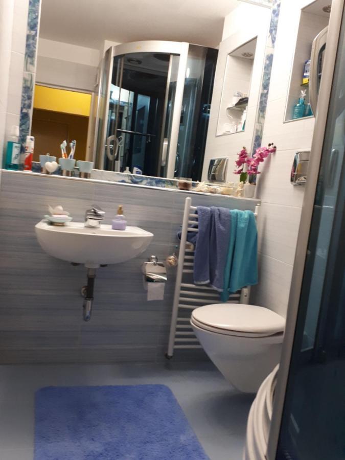 2 Bedrooms With Private Bath And Balcony Near The Airport 소피아 외부 사진